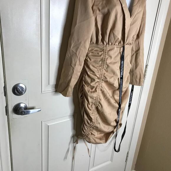 PrettyLittleThing Women's Ruched Deep Plunge Blazer Dress Beige NEW ~ Size 4 - Picture 3 of 9